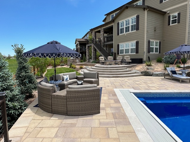 Automated pool cover with safety features